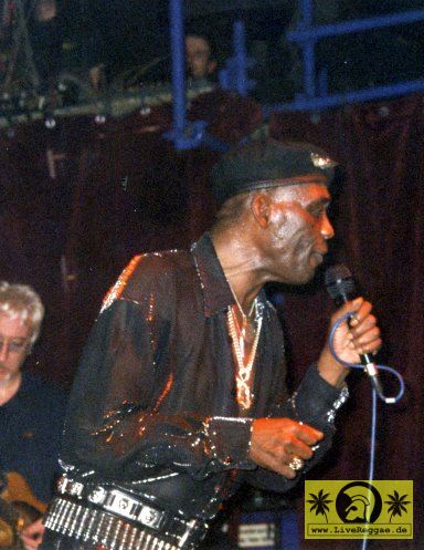 Desmond Dekker (Jam) with Delroy Williams (Jam) Kassablanca, Jena 2002 (9).jpg